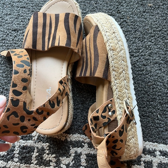 Sandals - Picture 4 of 4